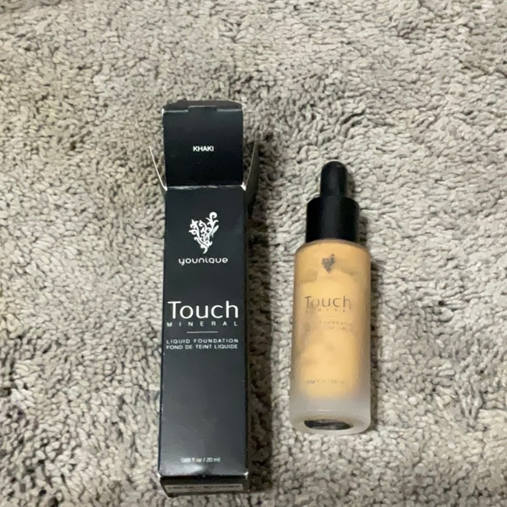 Younique Touch Mineral Liquid Foundation - Khaki
